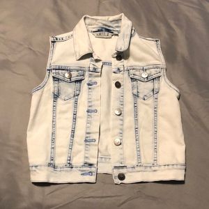 EUC whitewashed girls jean vest jacket